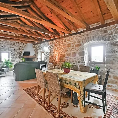 4 Bedroom Beautiful In * Bordezac