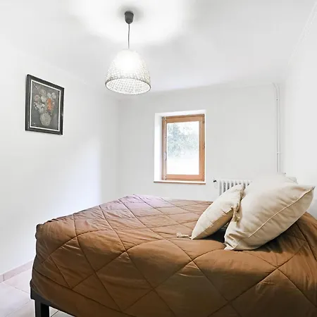 4 Bedroom Beautiful In Bordezac